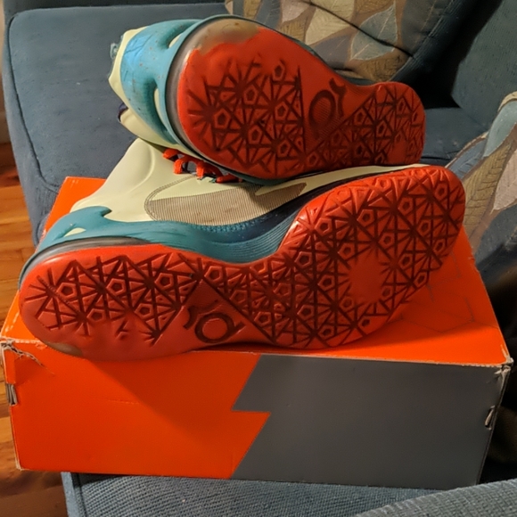 Nike Sneaker - Picture 3 of 4